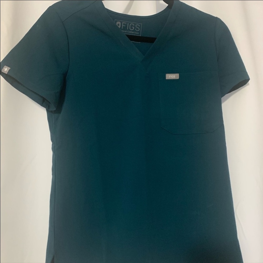 Figs Scrub top